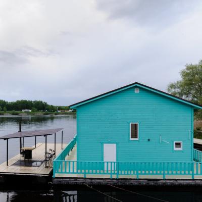 Коттедж Бирюзовый с баней на воде