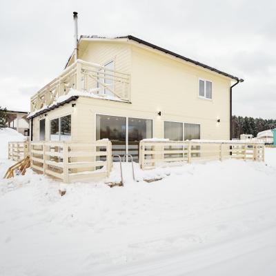 Коттедж Светлый с баней на воде