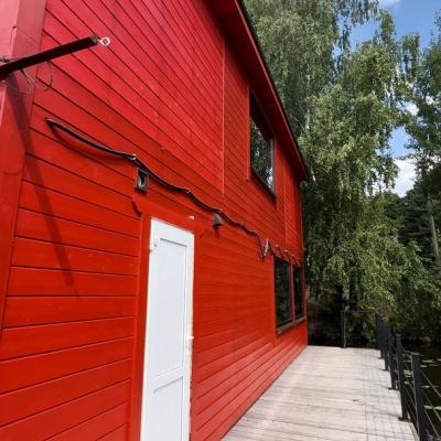 Коттедж Красный с баней на воде