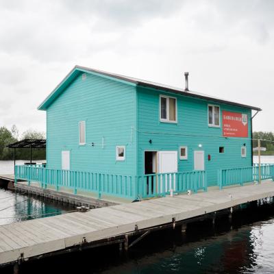 Коттедж Бирюзовый с баней на воде