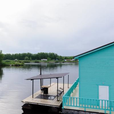 Коттедж Бирюзовый с баней на воде