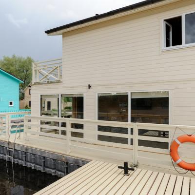 Коттедж Светлый с баней на воде Жостово