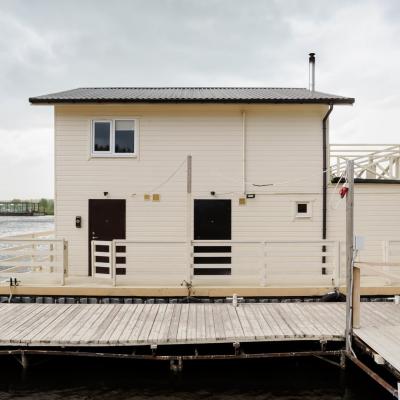 Коттедж Светлый с баней на воде Жостово