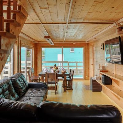 Коттедж Светлый с баней на воде Жостово