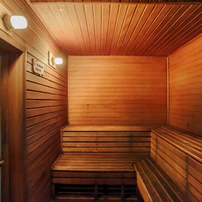 Коттедж Красный с баней на воде Жостово