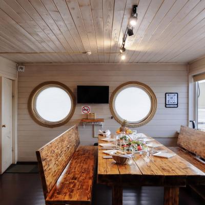 Коттедж Красный с баней на воде Жостово