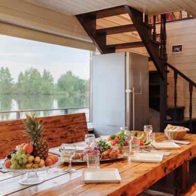 Коттедж Красный с баней на воде Жостово