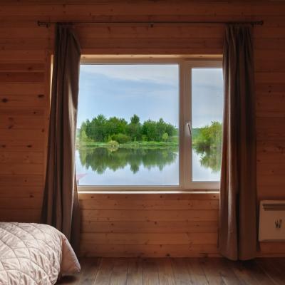 Коттедж Красный с баней на воде Жостово